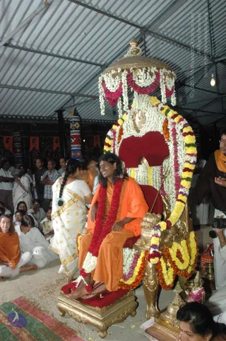 HDH-BLESSES-ALL-DEVOTEES-AT-TEMPLE_Photo_1066_DSC_7181_CMP_WM