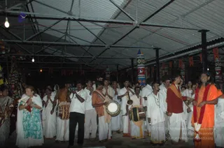 HDH-BLESSES-ALL-DEVOTEES-AT-TEMPLE_Photo_1070_DSC_7308_CMP_WM