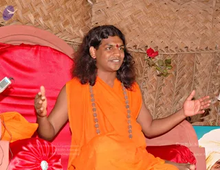 2006-GLIMPSES-OF-SWAMIJI-IN-LAUGHING-TEMPLE