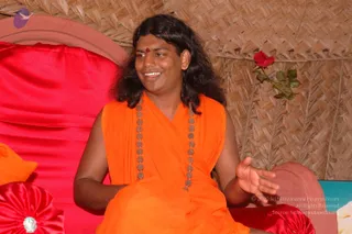 2006-GLIMPSES-OF-SWAMIJI-IN-LAUGHING-TEMPLE