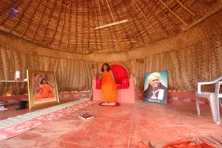 2006-GLIMPSES-OF-SWAMIJI-IN-LAUGHING-TEMPLE