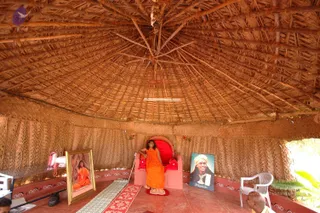 2006-GLIMPSES-OF-SWAMIJI-IN-LAUGHING-TEMPLE