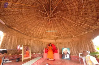 2006-GLIMPSES-OF-SWAMIJI-IN-LAUGHING-TEMPLE