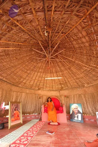 2006-GLIMPSES-OF-SWAMIJI-IN-LAUGHING-TEMPLE