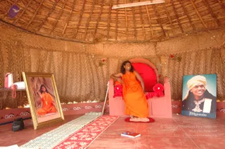 2006-GLIMPSES-OF-SWAMIJI-IN-LAUGHING-TEMPLE