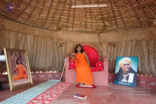 2006-GLIMPSES-OF-SWAMIJI-IN-LAUGHING-TEMPLE