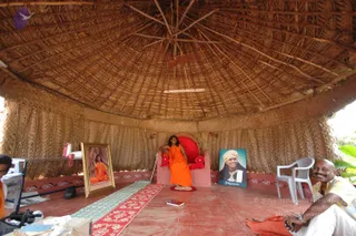 2006-GLIMPSES-OF-SWAMIJI-IN-LAUGHING-TEMPLE
