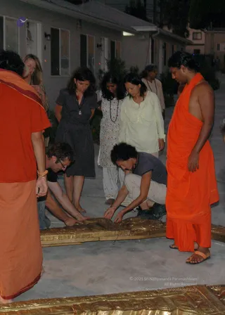 2007-Making-of-Kailasa-in-Los-Angeles