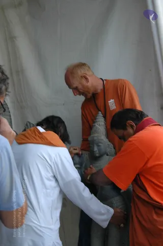2007-Making-of-Kailasa-in-Los-Angeles