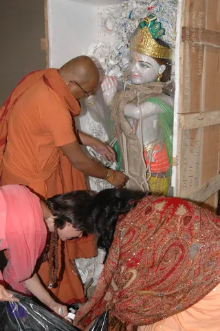 2007-November-7-to-9-Kailasa-in-LosAngeles-Making-of-Temple