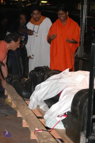 2007-November-7-to-9-Kailasa-in-LosAngeles-Making-of-Temple