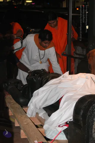 2007-November-7-to-9-Kailasa-in-LosAngeles-Making-of-Temple