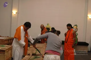 2007-November-7-to-9-Kailasa-in-LosAngeles-Making-of-Temple