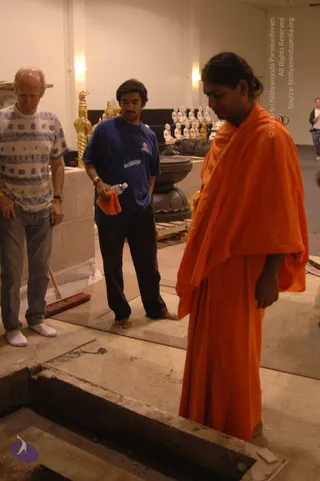 2007-November-7-to-9-Kailasa-in-LosAngeles-Making-of-Temple
