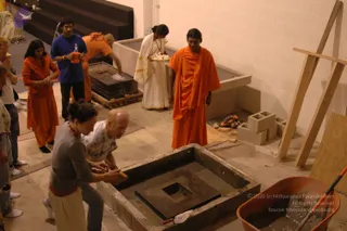 2007-November-7-to-9-Kailasa-in-LosAngeles-Making-of-Temple