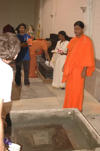 2007-November-7-to-9-Kailasa-in-LosAngeles-Making-of-Temple
