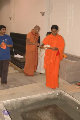 2007-November-7-to-9-Kailasa-in-LosAngeles-Making-of-Temple