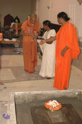 2007-November-7-to-9-Kailasa-in-LosAngeles-Making-of-Temple