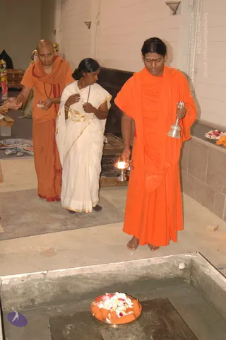 2007-November-7-to-9-Kailasa-in-LosAngeles-Making-of-Temple