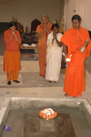 2007-November-7-to-9-Kailasa-in-LosAngeles-Making-of-Temple