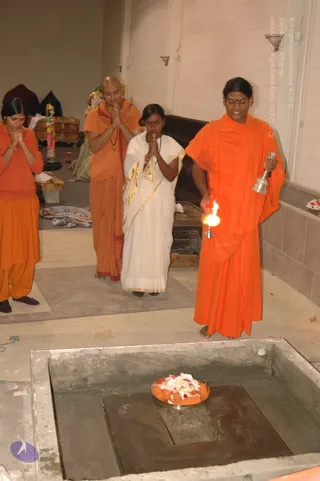 2007-November-7-to-9-Kailasa-in-LosAngeles-Making-of-Temple