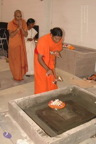 2007-November-7-to-9-Kailasa-in-LosAngeles-Making-of-Temple