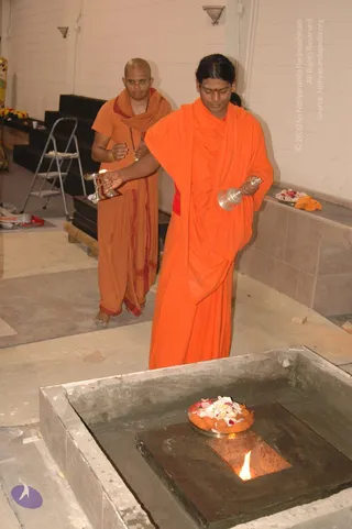 2007-November-7-to-9-Kailasa-in-LosAngeles-Making-of-Temple