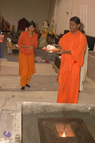 2007-November-7-to-9-Kailasa-in-LosAngeles-Making-of-Temple