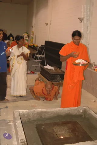 2007-November-7-to-9-Kailasa-in-LosAngeles-Making-of-Temple