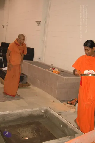 2007-November-7-to-9-Kailasa-in-LosAngeles-Making-of-Temple