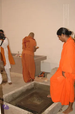 2007-November-7-to-9-Kailasa-in-LosAngeles-Making-of-Temple
