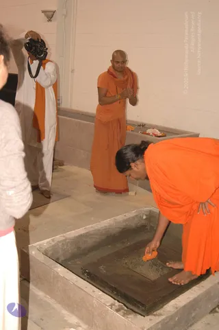 2007-November-7-to-9-Kailasa-in-LosAngeles-Making-of-Temple