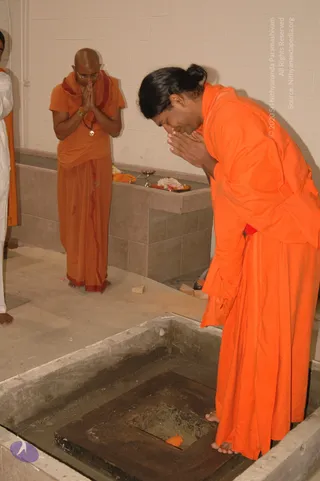 2007-November-7-to-9-Kailasa-in-LosAngeles-Making-of-Temple