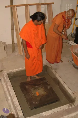 2007-November-7-to-9-Kailasa-in-LosAngeles-Making-of-Temple