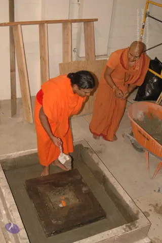 2007-November-7-to-9-Kailasa-in-LosAngeles-Making-of-Temple
