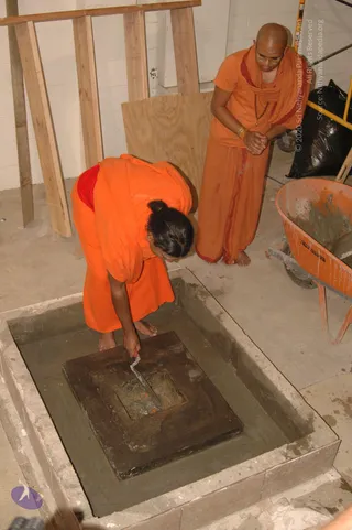 2007-November-7-to-9-Kailasa-in-LosAngeles-Making-of-Temple