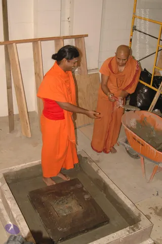 2007-November-7-to-9-Kailasa-in-LosAngeles-Making-of-Temple