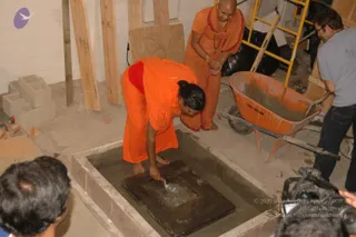 2007-November-7-to-9-Kailasa-in-LosAngeles-Making-of-Temple