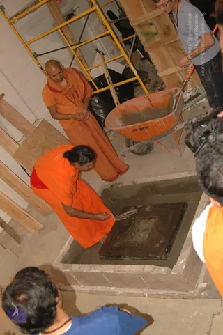 2007-November-7-to-9-Kailasa-in-LosAngeles-Making-of-Temple