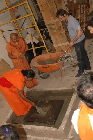2007-November-7-to-9-Kailasa-in-LosAngeles-Making-of-Temple