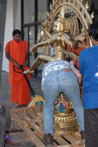 2007-November-7-to-9-Kailasa-in-LosAngeles-Making-of-Temple