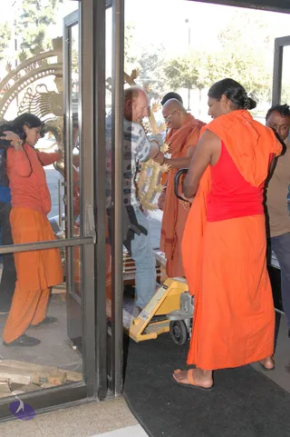 2007-November-7-to-9-Kailasa-in-LosAngeles-Making-of-Temple