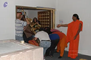 2007-November-7-to-9-Kailasa-in-LosAngeles-Making-of-Temple
