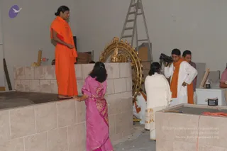 2007-November-7-to-9-Kailasa-in-LosAngeles-Making-of-Temple