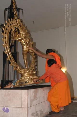 2007-November-7-to-9-Kailasa-in-LosAngeles-Making-of-Temple