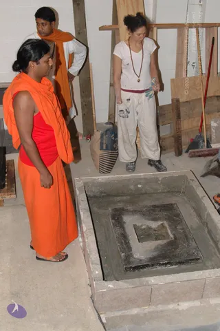 2007-November-7-to-9-Kailasa-in-LosAngeles-Making-of-Temple