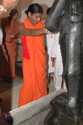 2007-November-7-to-9-Kailasa-in-LosAngeles-Making-of-Temple
