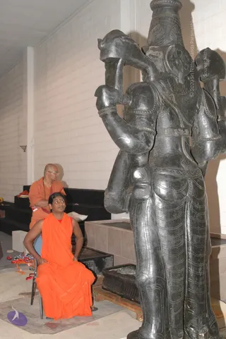 2007-November-7-to-9-Kailasa-in-LosAngeles-Making-of-Temple