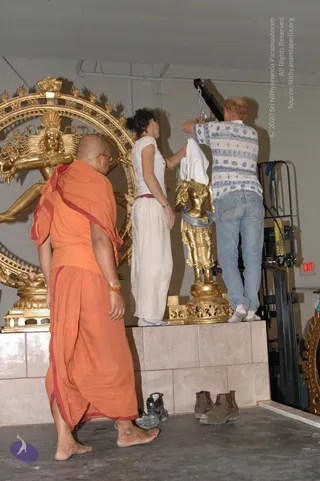 2007-November-7-to-9-Kailasa-in-LosAngeles-Making-of-Temple
