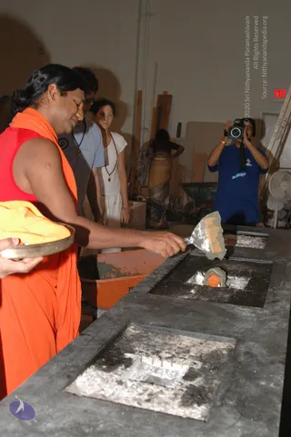 2007-November-7-to-9-Kailasa-in-LosAngeles-Making-of-Temple